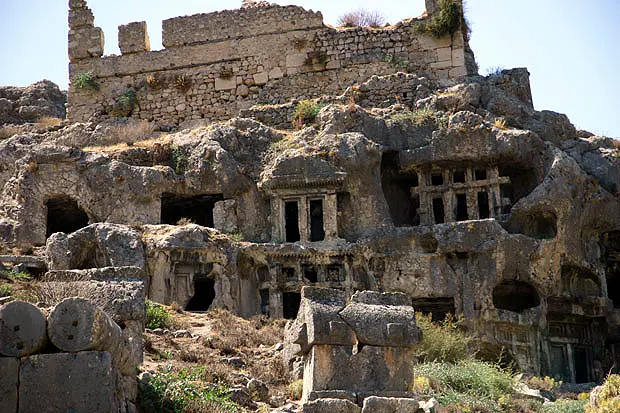 TLOS ANTİK KENTİ: LİKYA’NIN KAYALARA OYULMUŞ BİNLERCE YILLIK TARİHİ