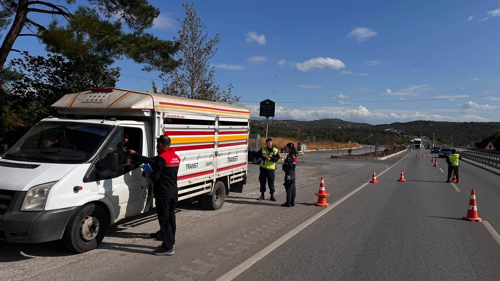 Balıkesir'de Canlı Hayvan Taşıyan Araçlara Sıkı Denetim! Ekipler Yollara Çıktı
