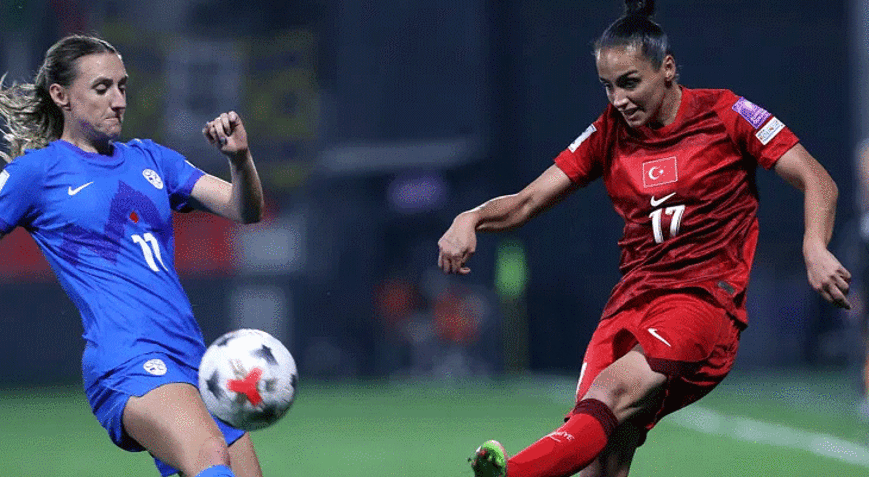 A Milli Kadın Futbol Takımı Dünya Kupası'na Veda Etti: Slovenya Deplasmanında 10 Kişi Kalan Milliler Elendi!