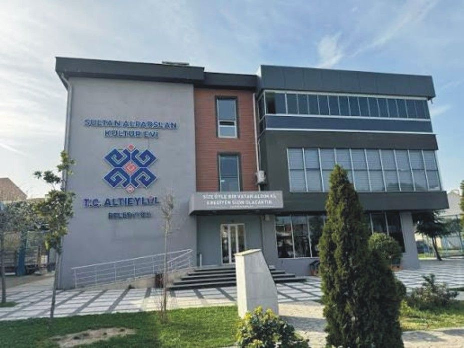 Altıeylül Belediyesi'nin 3.3 milyar liralık tahmini bütçesi tartışma konusu