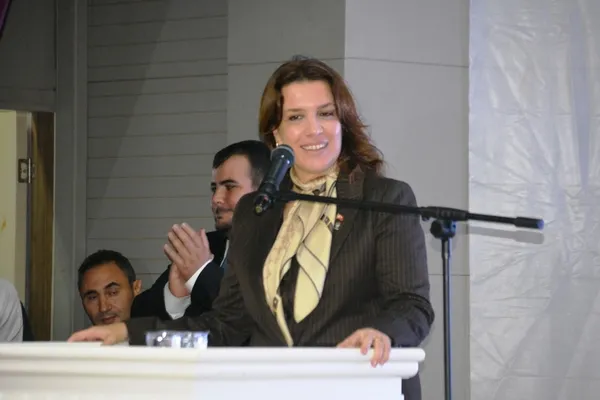 Son Dakika! AK Parti Ayvalık İlçe Başkanı Betül Akın Görevinden İstifa Etti!