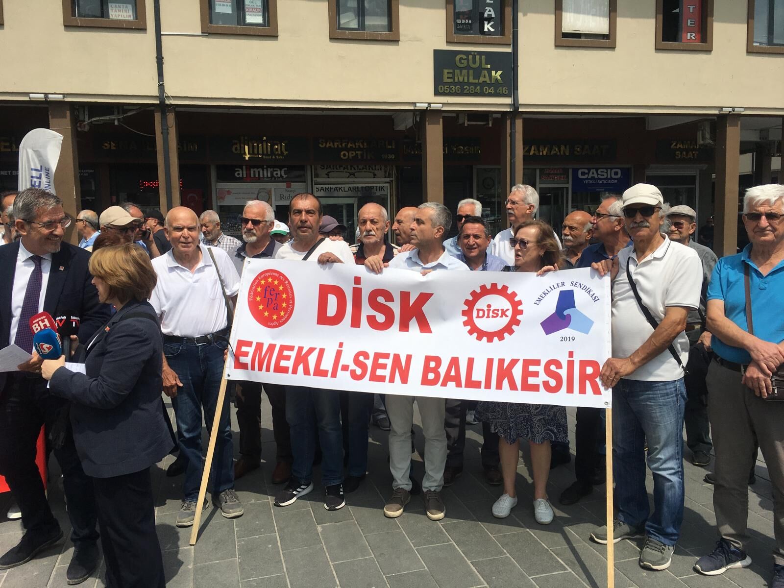 Balıkesir'de Emeklilerden Seyyanen Zam Çağrısı! “Sadaka Değil, Hakkımızı İstiyoruz”
