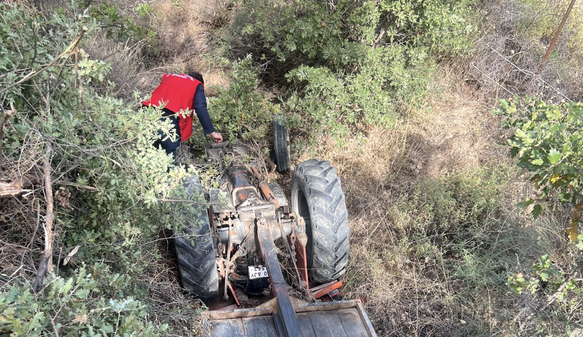 Ayvalık'ta Traktör Devrildi! Kırcalar Mahallesi'nde Trafik Kazası: 1 Yaralı
