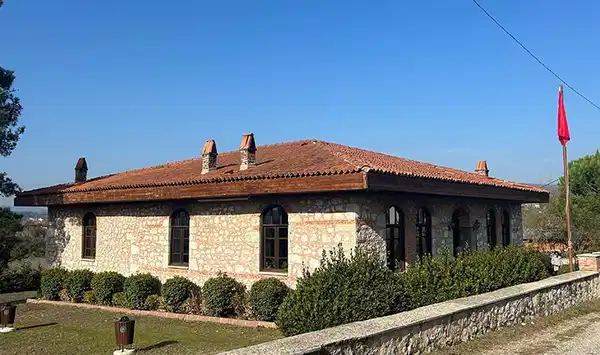 Akbaş Müzesi’nde protokol krizi! Şahin’den Ahmet Akın’a çağrı