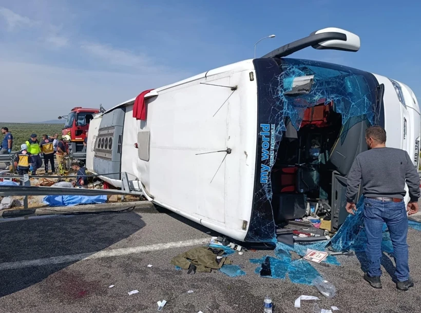 Otoyolda katliam gibi kaza! 11 ölü 26 yaralı var... İşte son gelişmeler