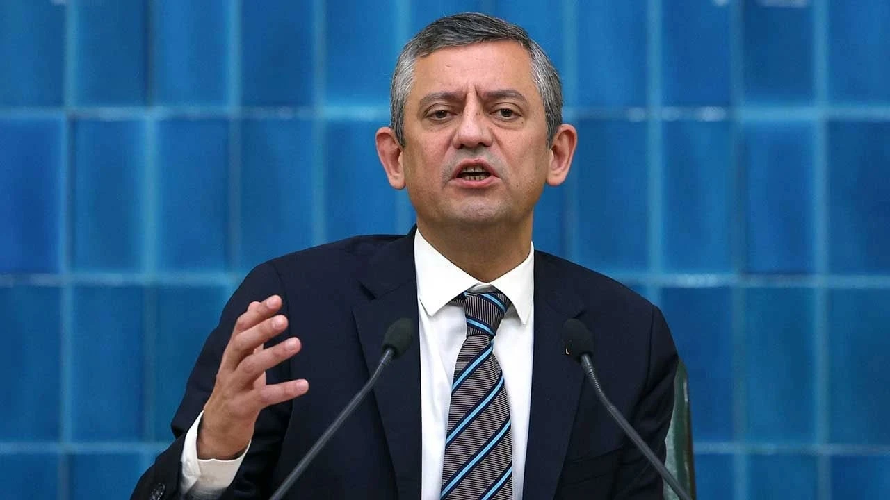 İBB AK Parti'ye mi Geçecek? Özgür Özel'den Dikkat Çeken Yanıt: “Yakacağım Kendimi!”