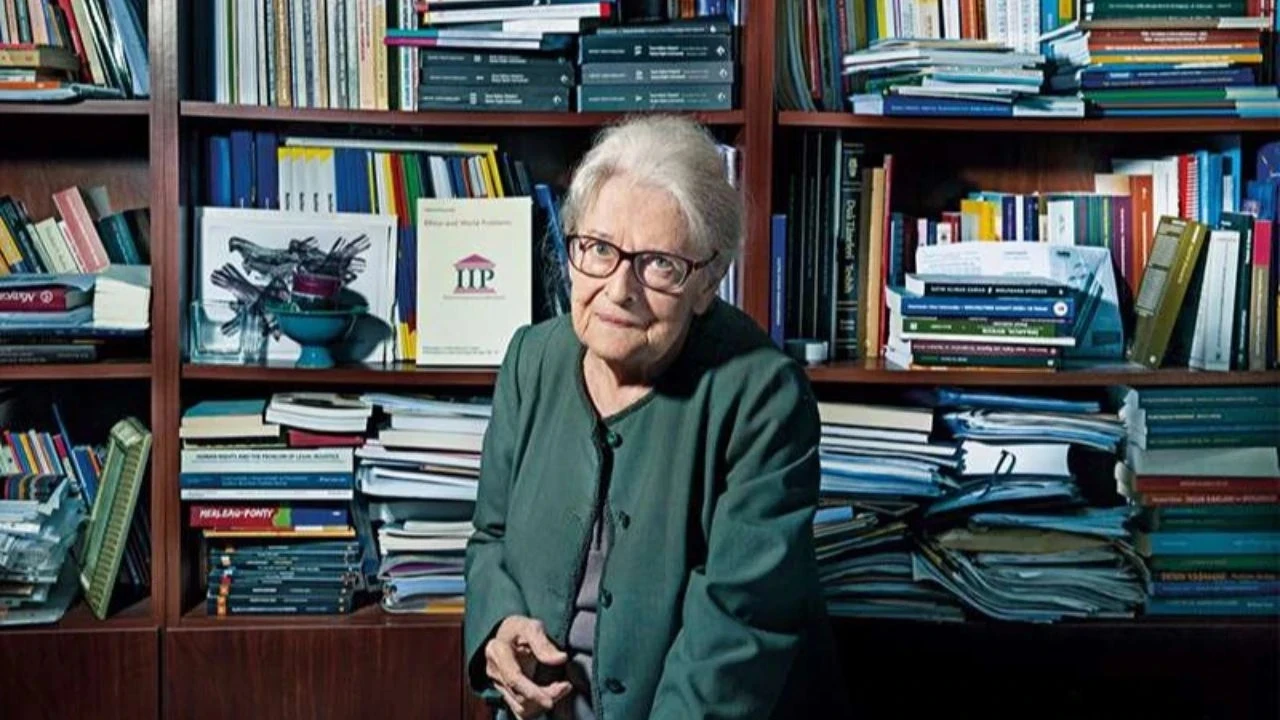 Prof Dr Ioanna Kucuradi