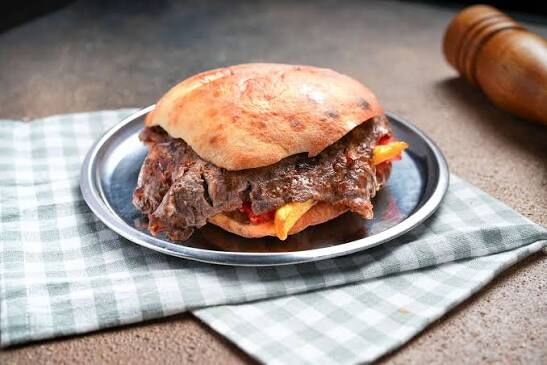 TasteAtlas Dünyanın En İyi Sandviçlerini Sıraladı: Türk Mutfağından Tombik Döner Zirvenin Sahibi Oldu!
