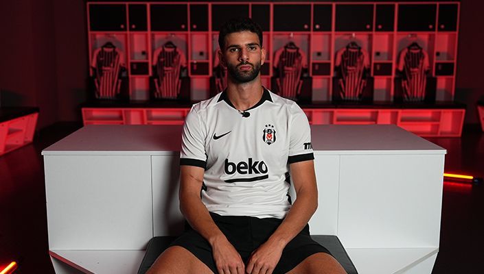 Beşiktaş'a Crystal Palace Maçında Kırmızı Kart! Ümit Akdağ Takımını 10 Kişi Bıraktı