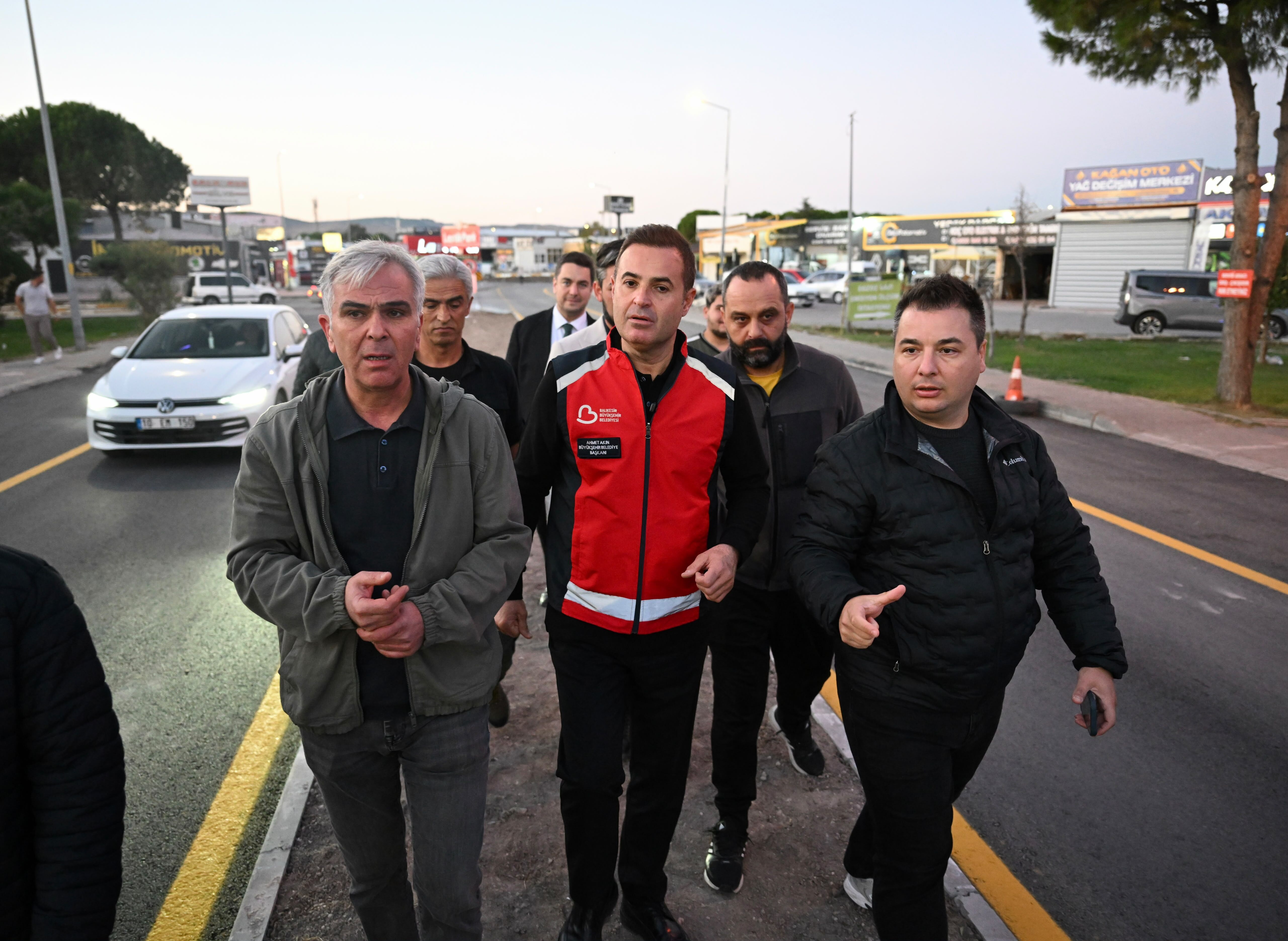 Balıkesir Büyükşehir Sanayi Yollarına El Attı! 2 Bin 400 Ton Asfalt Serildi! Ahmet Akın'dan Sanayi Çıkarması!