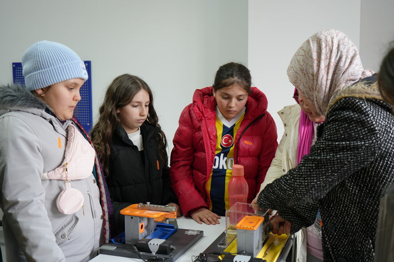 Sındırgı Belediyesi Bilim Merkezi etkinlik haftasını yoğun geçirdi
