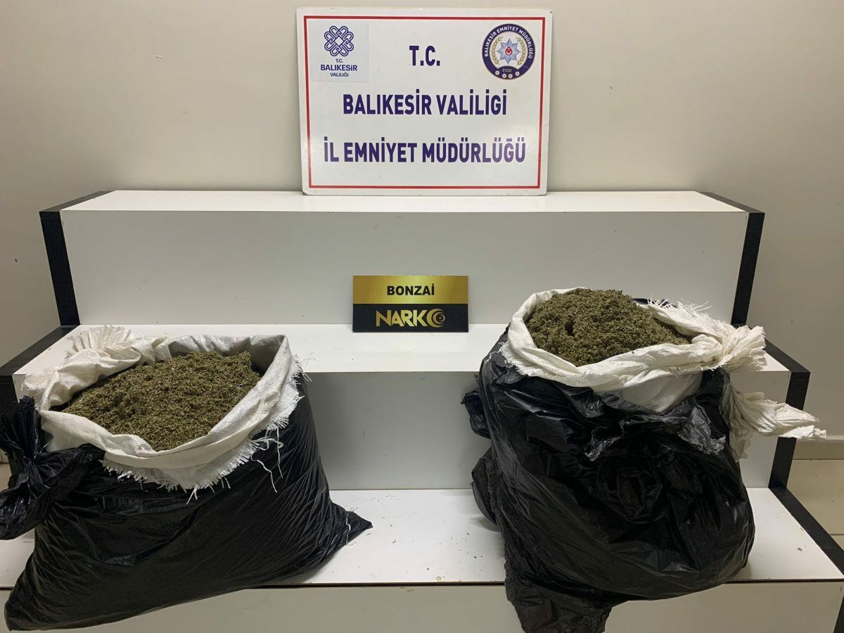 Balıkesir'de yolcu otobüsünde 20 kilo sentetik uyuşturucu ele geçirildi