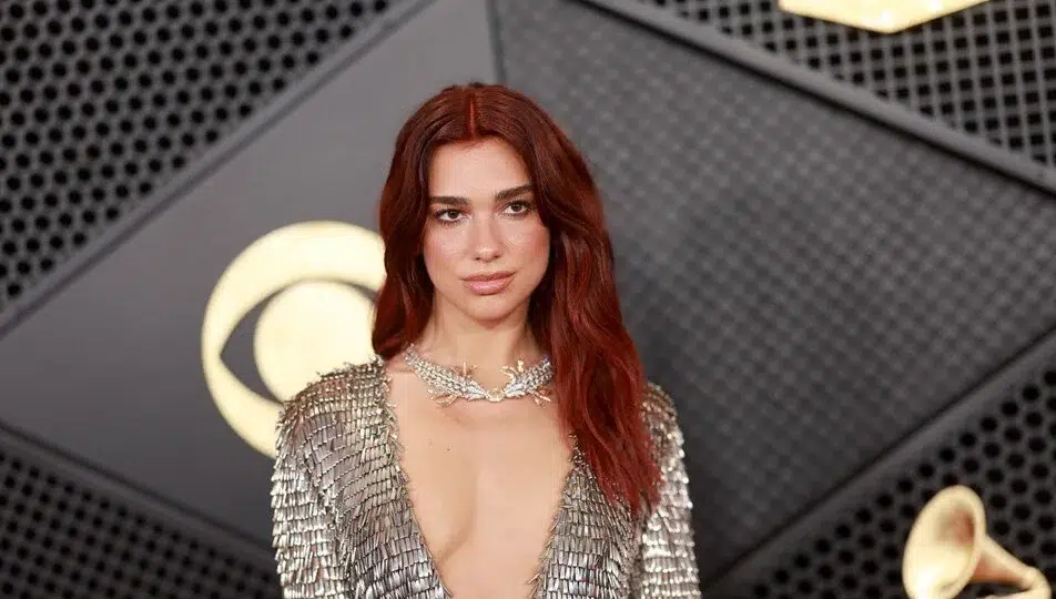 Dua Lipa, başarılarını 'manifest' etmeye bağlıyor.