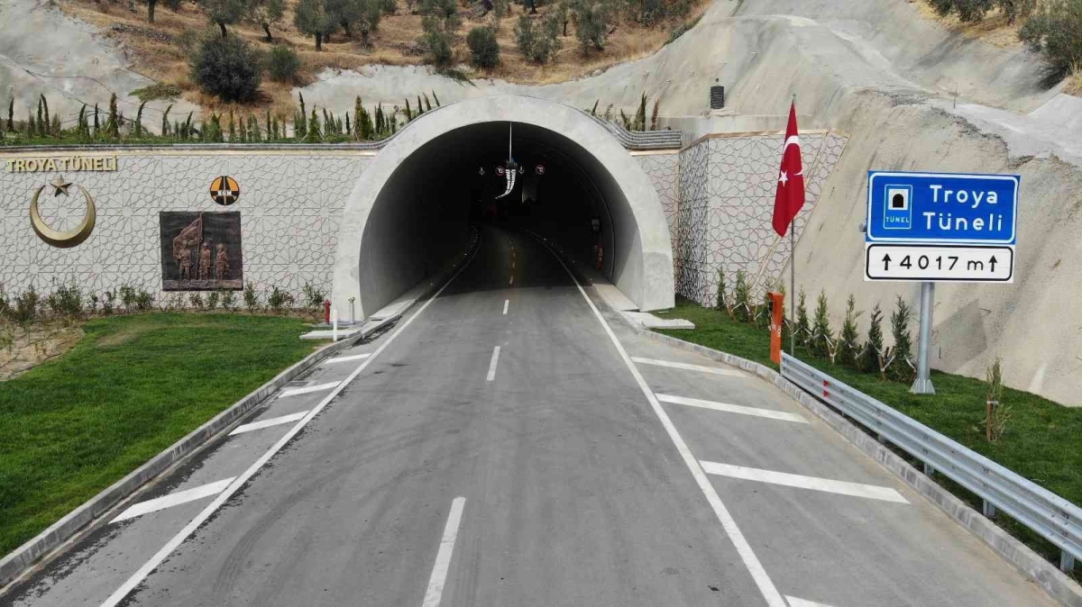 Edremit-Çanakkale yolu üzerindeki Assos ve Troya tünelleri, bakım ve onarım çalışmaları nedeniyle geçici olarak trafiğe kapatılacak. Sürücülerin dikkatine!</p>

<p>