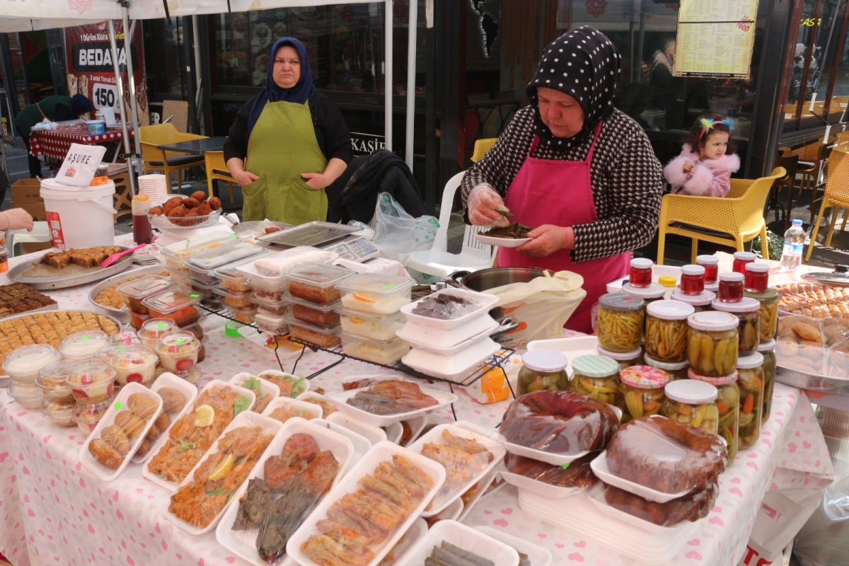 Balıkesir’de Üretici Kadınlar Pazarı’na Yoğun İlgi!
