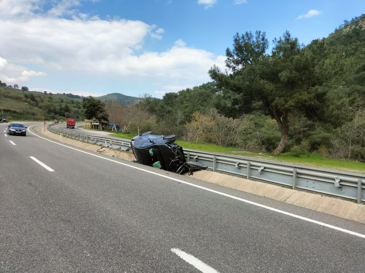 Edremit - Balıkesir Karayolu'nda Feci Kaza! 2 Kişi Yaralandı!