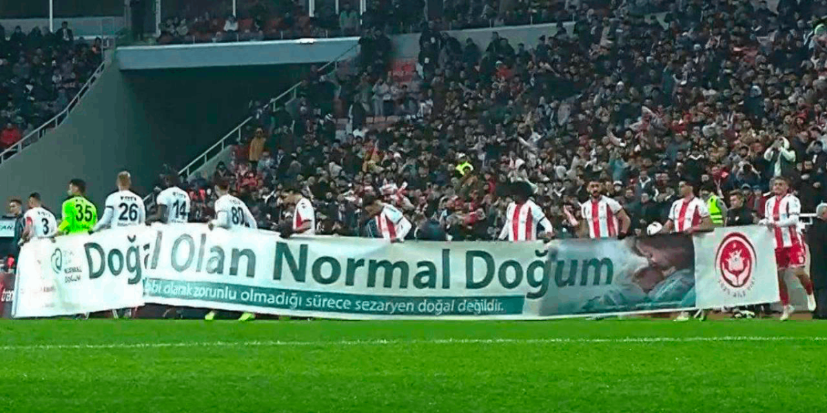 “Doğal Olan Normal Doğum” Pankartı Olay Oldu! Erdoğan'dan Flaş Açıklama!